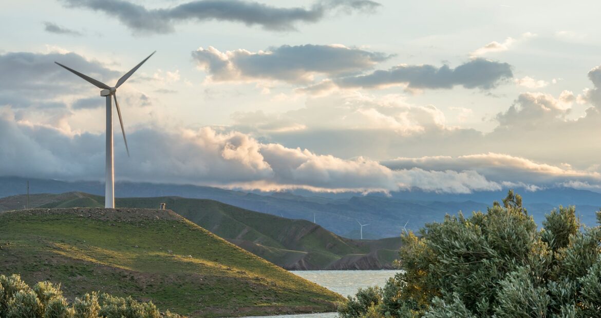 wind-power-turbine-hill-front-cloudy-sky wind-power-turbine-hill-front-cloudy-sky
